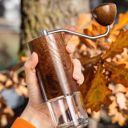 „Comandante C40 MK4 Vintage Oak Royal“ rankinis kavos malūnėlis