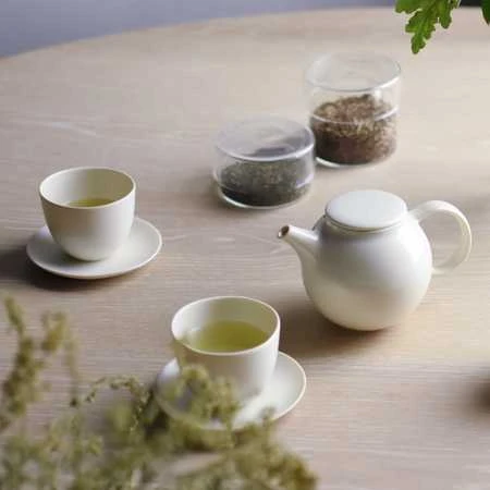 Kadax KINTO - PEBBLE arbatinukas su nerūdijančio arbatos sieteliu - baltas 480ml