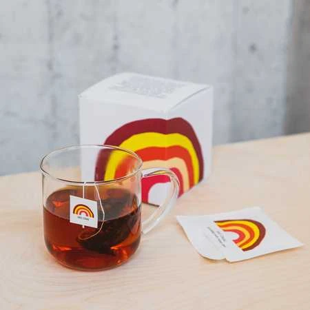 Lipton Lykke Chai arbata stikliniame puodelyje