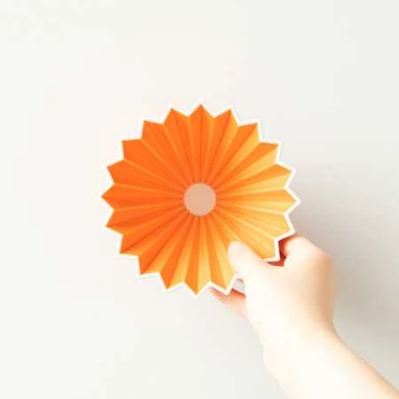 Oranžinis Origami lašintuvas iš viršaus