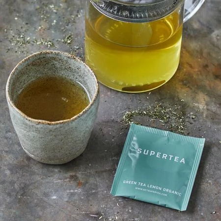 Supertea žalia arbata su citrina: puodelis ir pakelis