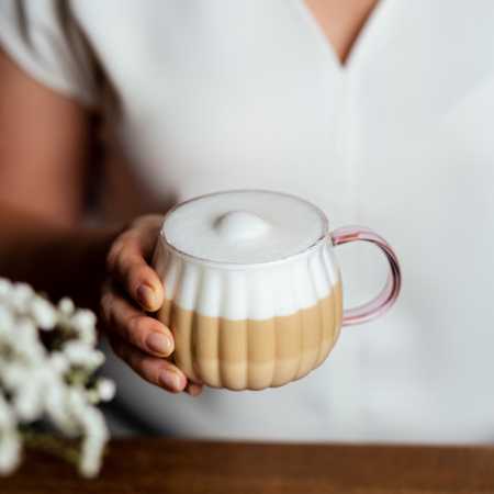Tulip Vialli Design - Tulpių rinkinys iš 2 puodelių su rožine rankena 350ml