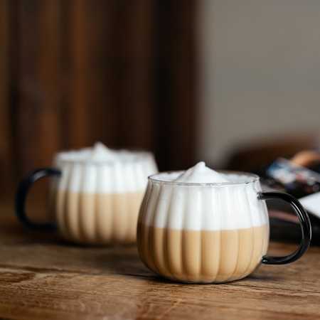 Tulip Vialli Design - Tulpių rinkinys iš 2 puodelių su pilka rankena 350ml