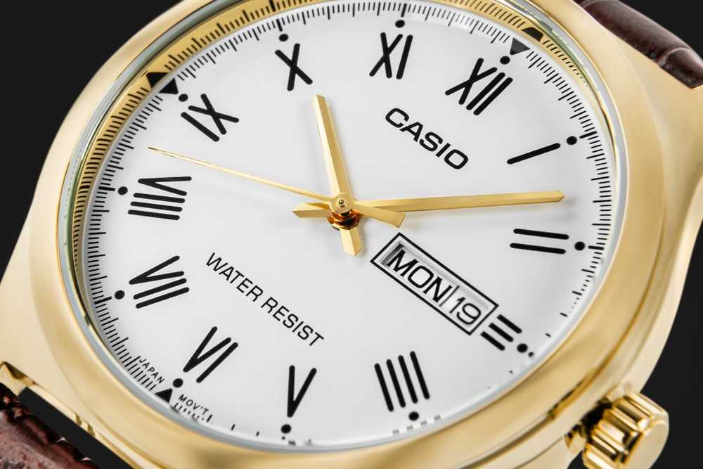 Laikrodis Casio kolekcija Vintažinis CASIO KOLEKCIJOS modelis DIENOS IR DATOS ROMĖNIEČIŠKI INDEKSAI, ODINIAI - AUKSINIAI