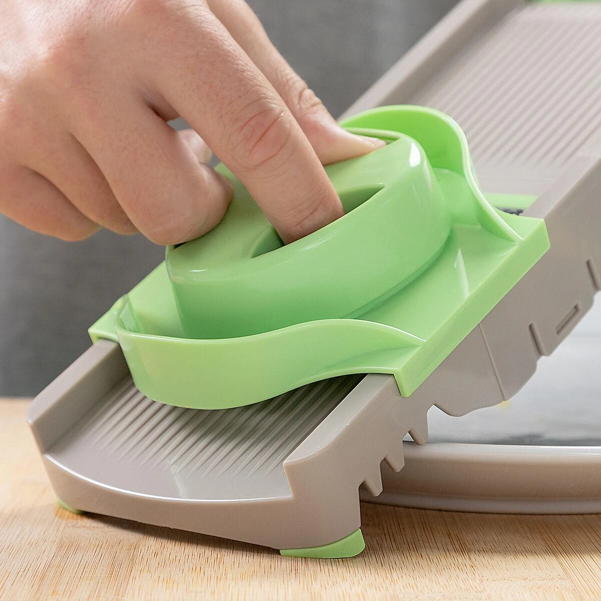 InnovaGoods MANDOLINĖ DARŽOVIŲ TARKAVIMO FORMELĖ 6IN1