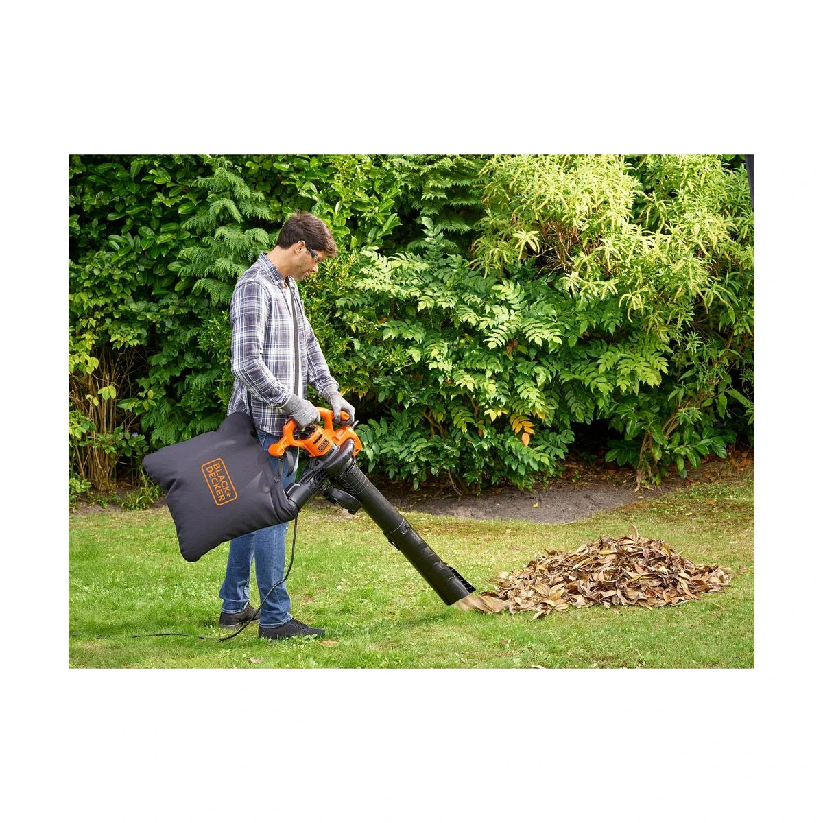 Lapų siurblys-pūstuvas Black & Decker BEBLV260