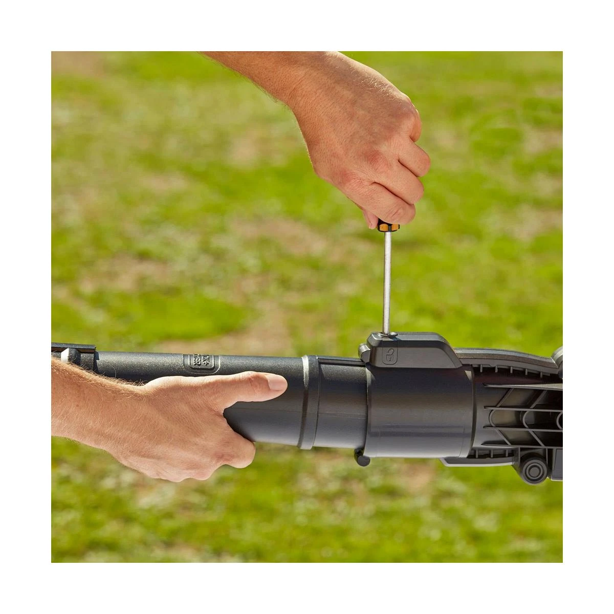 Lapų siurblys-pūstuvas Black & Decker BEBLV260
