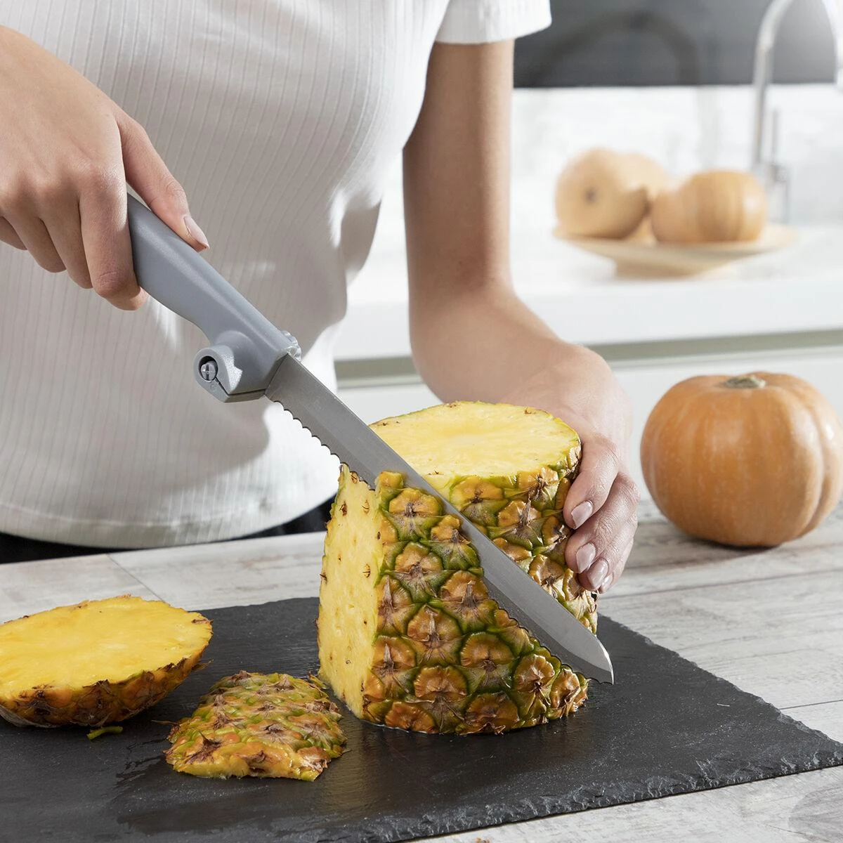 „InnovaGoods“ duonos peilis su „InnovaGoods Kutway“ reguliuojamu pjaustymo vadovu