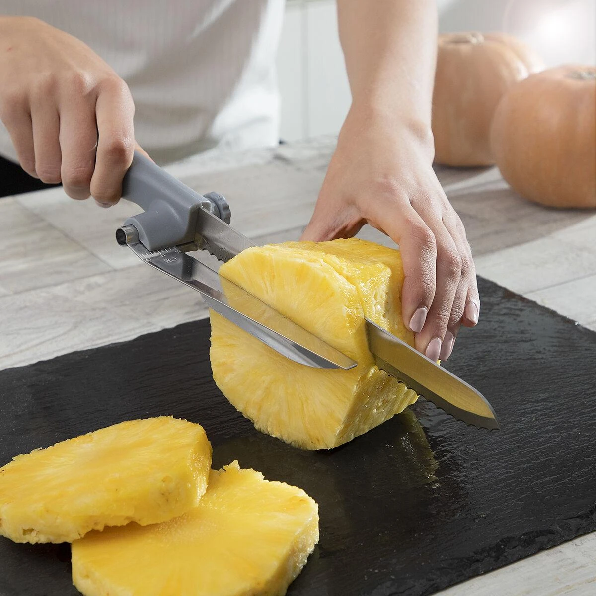 „InnovaGoods“ duonos peilis su „InnovaGoods Kutway“ reguliuojamu pjaustymo vadovu