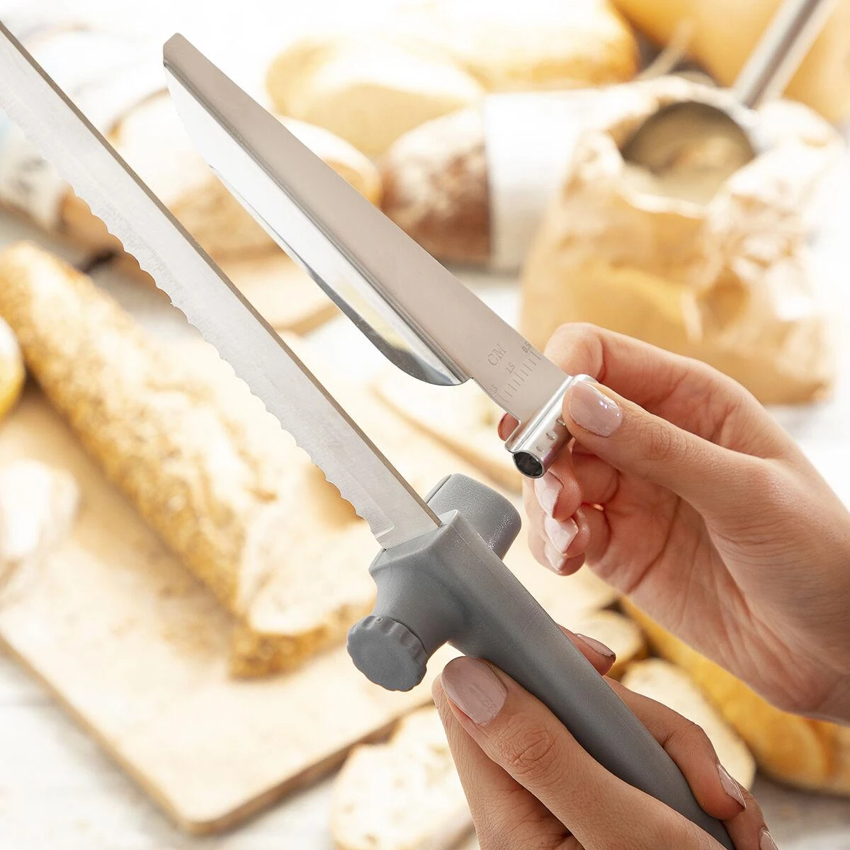 „InnovaGoods“ duonos peilis su „InnovaGoods Kutway“ reguliuojamu pjaustymo vadovu
