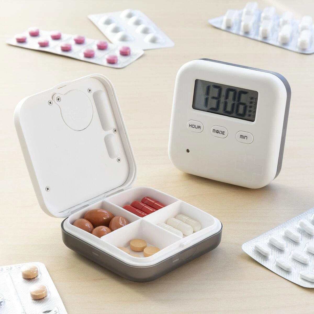 InnovaGoods Inteligentne elektroniczne pudełko na tabletki Alarm Laikrodis InnovaGoods