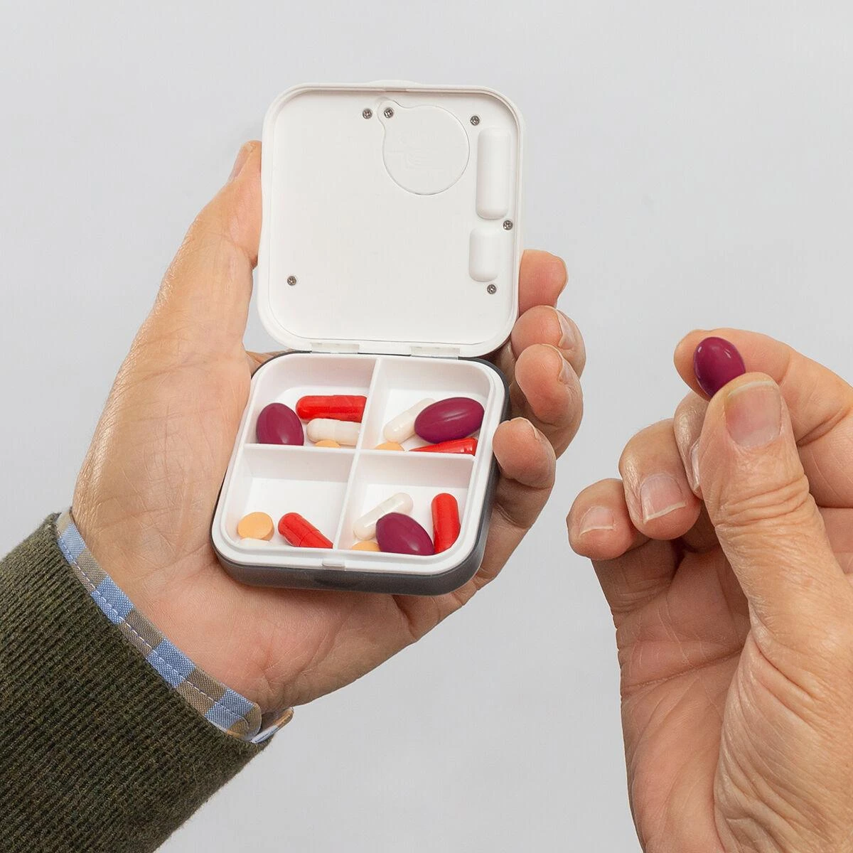 InnovaGoods Inteligentne elektroniczne pudełko na tabletki Alarm Laikrodis InnovaGoods