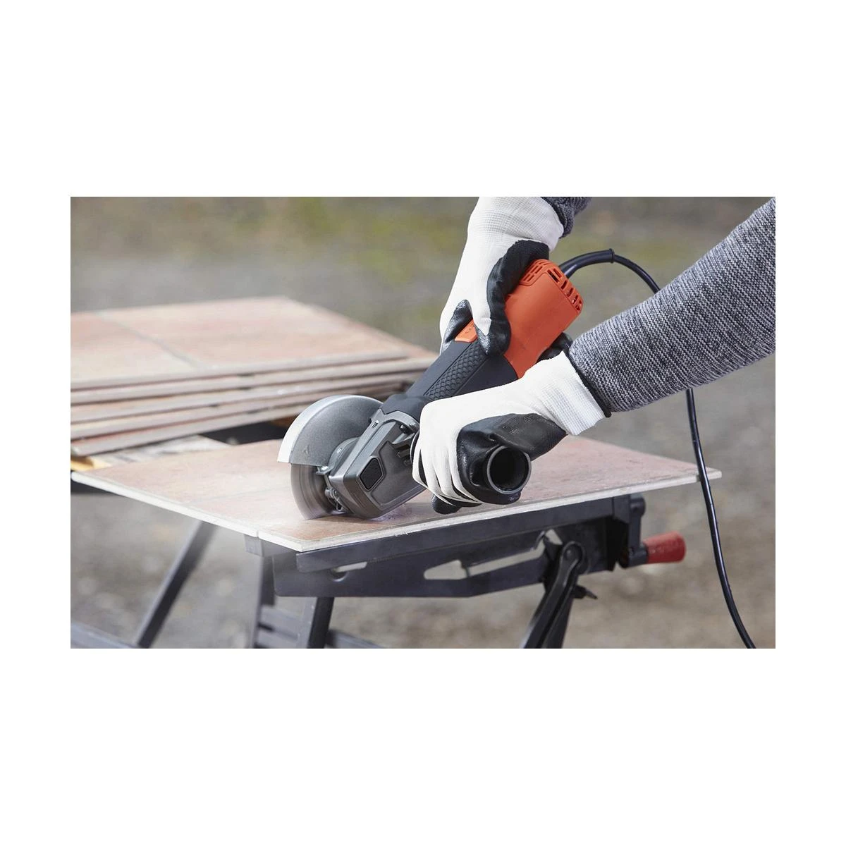 Black & Decker Juodas + DECKER KAMPINIS ŠLIUOTUVAS 115 mm 900 W BEG210-QS
