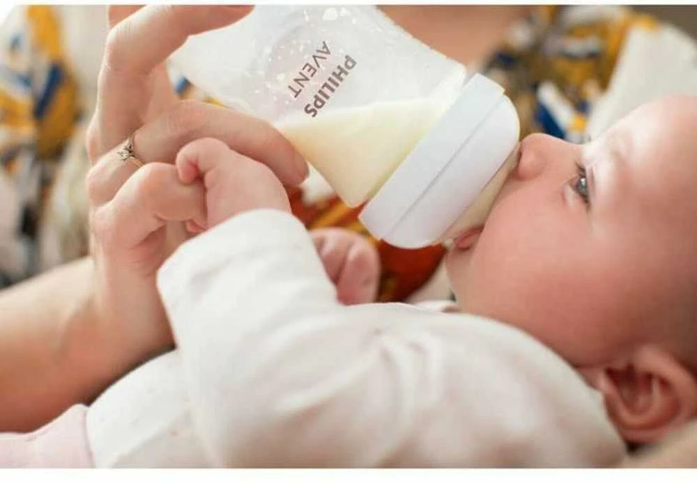 Philips Avent Natural Response buteliukas maitinimo procese