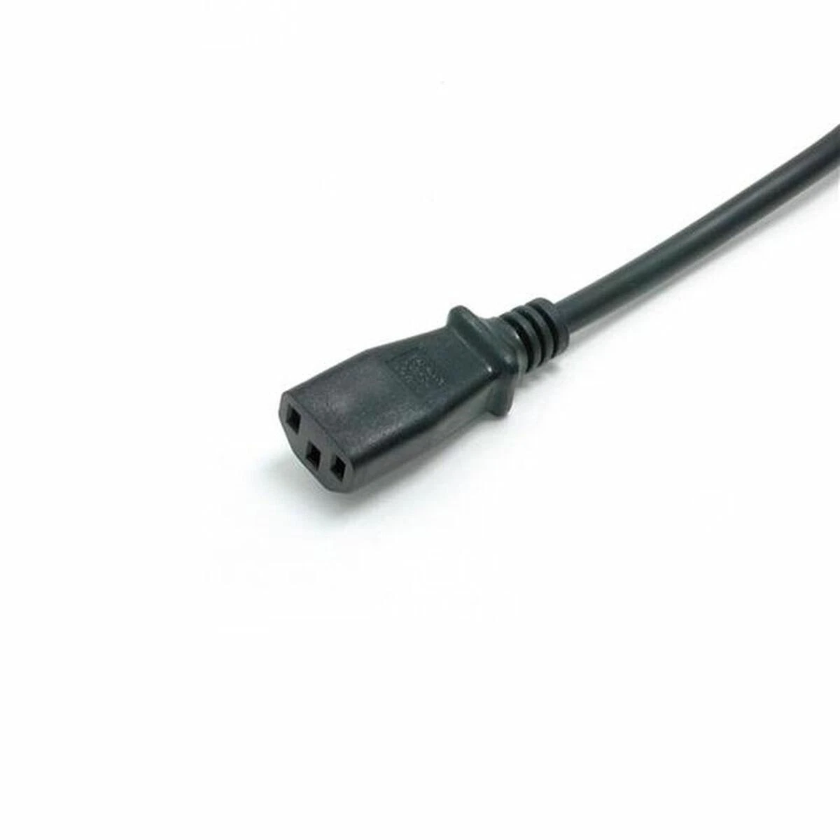StarTech PXT101EUR IEC maitinimo kabelis Schuko kištukas (90° kampu) į C13 lizdą, 3m, juodas