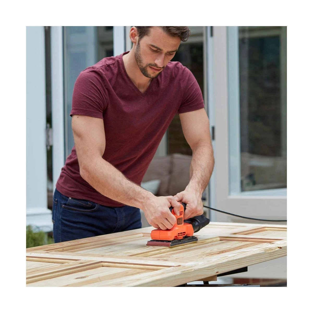 Black & Decker Juodas & Decker Plokštuminis šlifuoklis Juodas & Decker BEW220-QS; 150 W