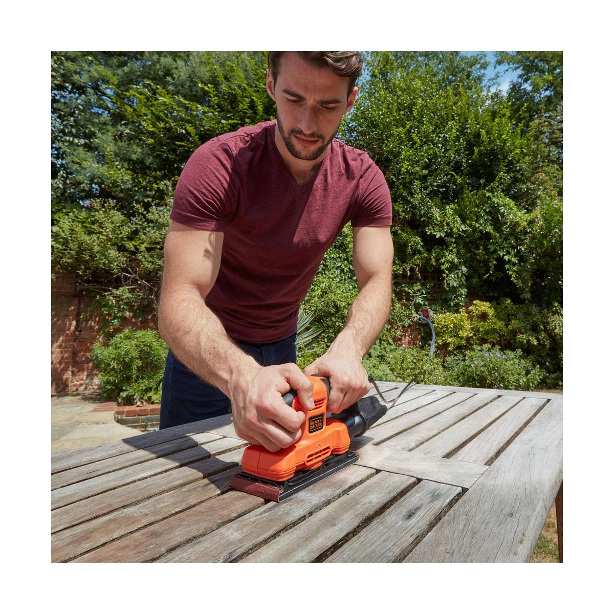 Black & Decker Juodas & Decker Plokštuminis šlifuoklis Juodas & Decker BEW220-QS; 150 W