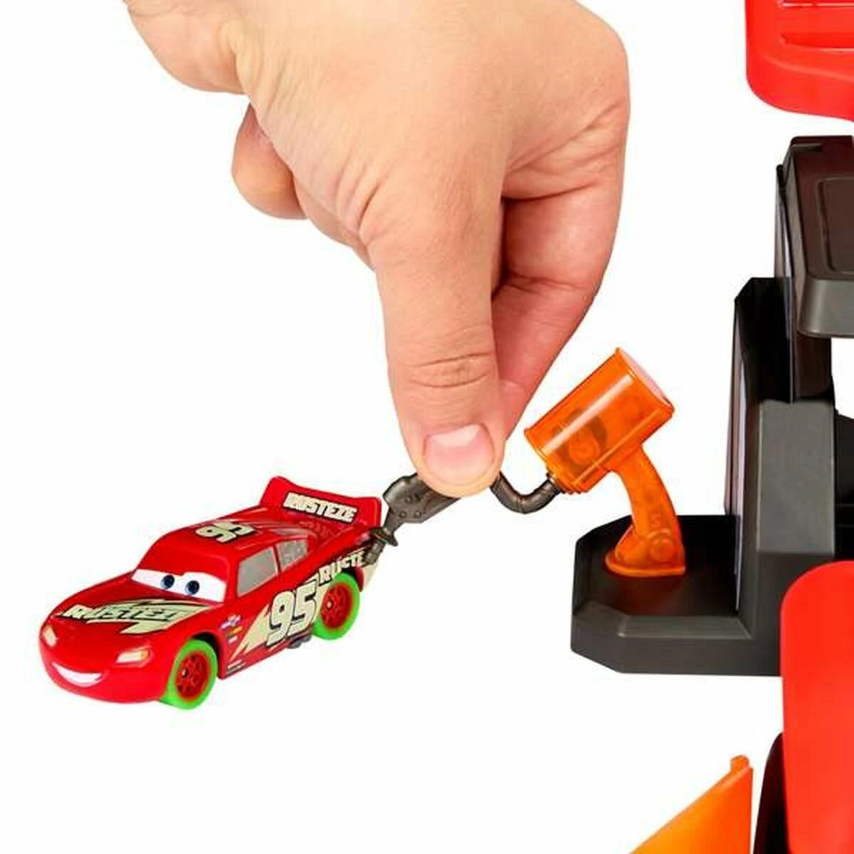 Mattel „Cars Night Race“ šviečianti trasa „HPD80“
