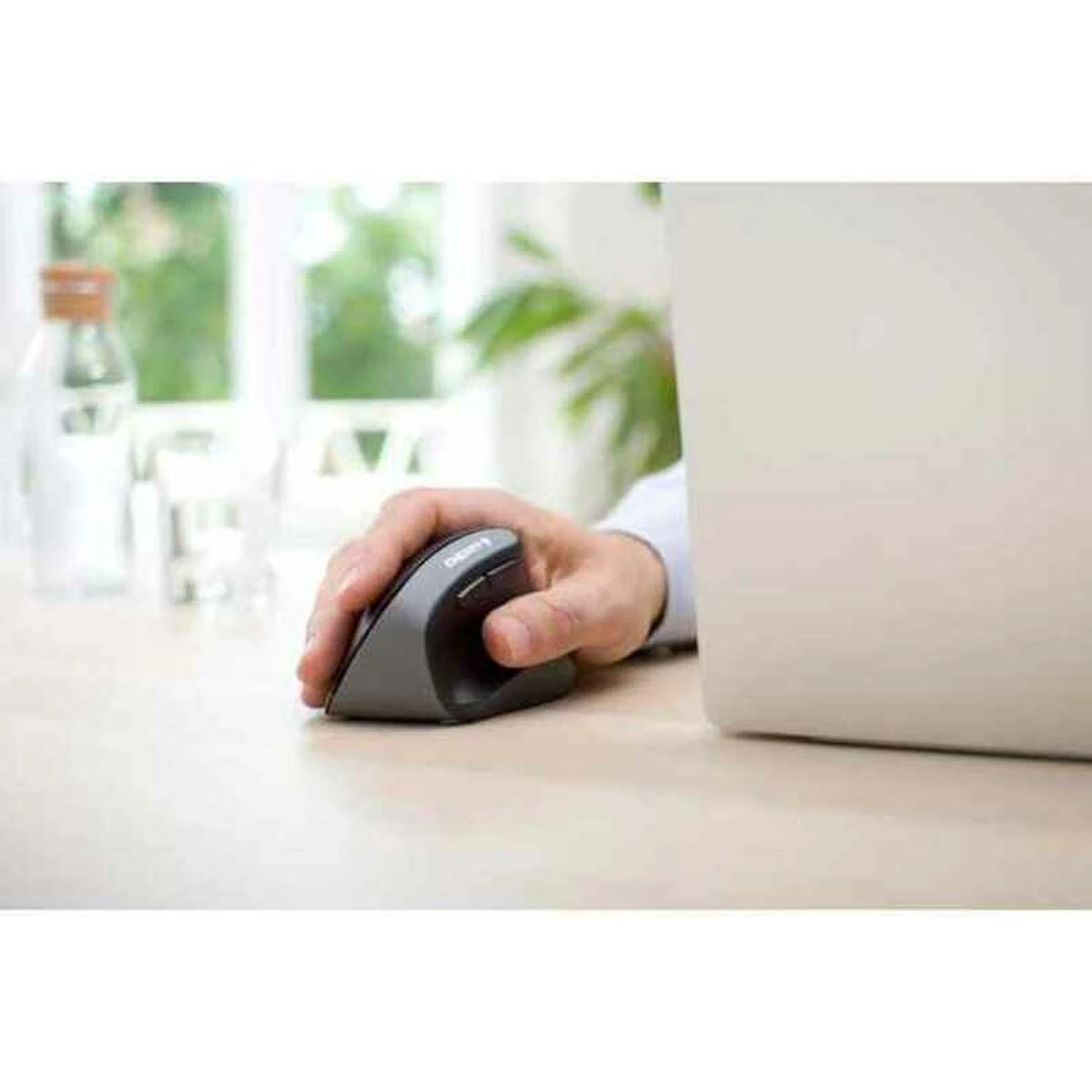 „Cherry MW 4500“ ergonomiška bevielė vertikali pelė kairiarankiams, 6 mygtukai, juoda JW-4550 / MS-187-L