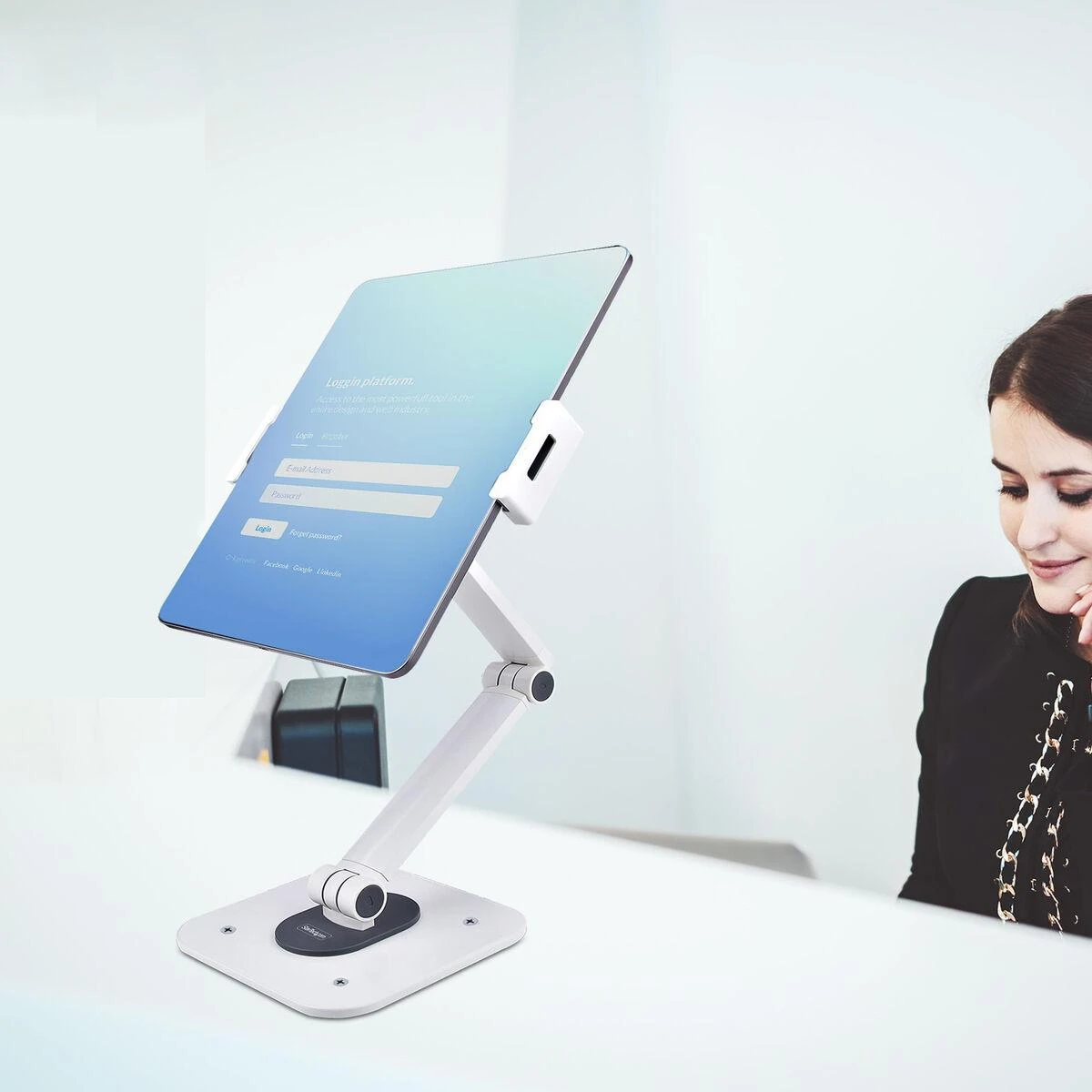 StarTech ADJUSTABLE Planšetė STAND/UNIVERSAL Planšetė MOUNT/HOLDER