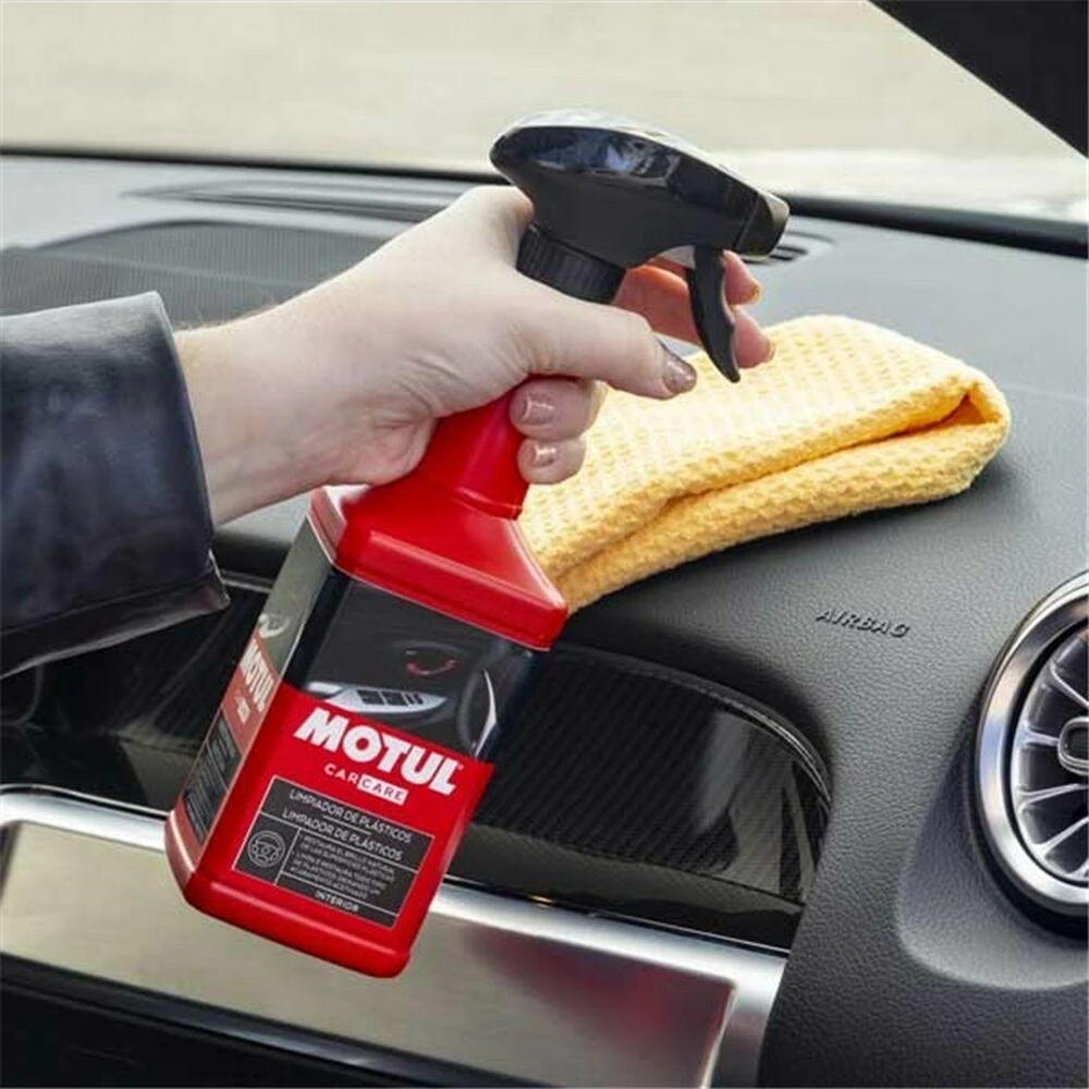 Alyva MOTUL Car Care Plastics Clean 0,5ltr (110156)