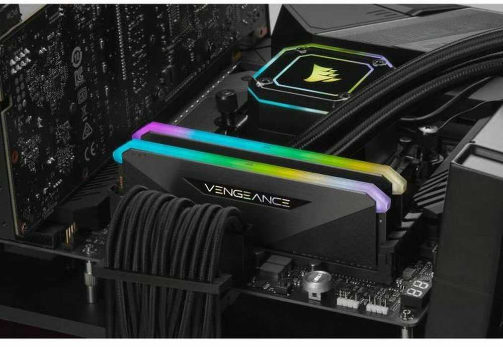 RAM Corsair Vengeance RGB RT Juodas 32GB Kit (2x16GB) DDR4-3200 CL16 DIMM atmintis