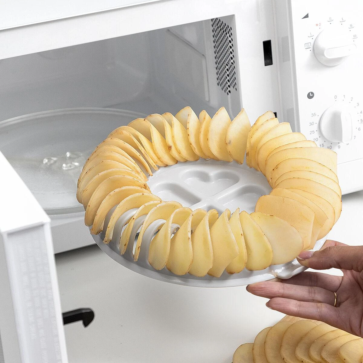 „InnovaGoods“ mikrobangų drožlių gaminimo mašina su „InnovaGoods“ lustų pjaustytuvu ir receptais
