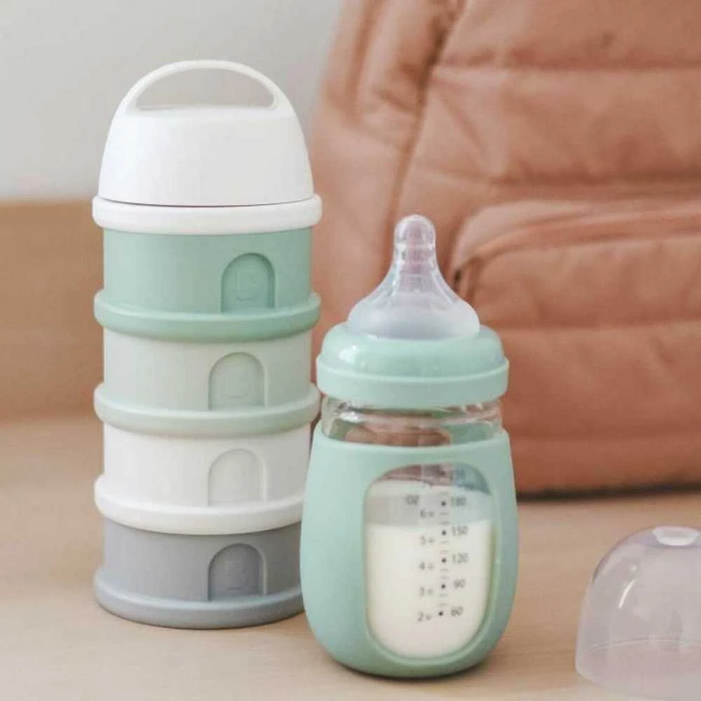 BEABA 4 SKYRIŲ PIENO MILTELIŲ DOZATORIUS IR UŽKANDŽIŲ DĖŽUTĖ, COTTON/SAGE Žalias