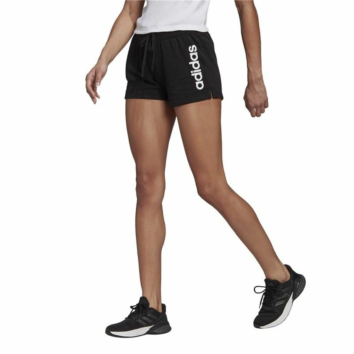 Šortai moterims Adidas Essentials Slim Logo Shorts W GM5524, juodi