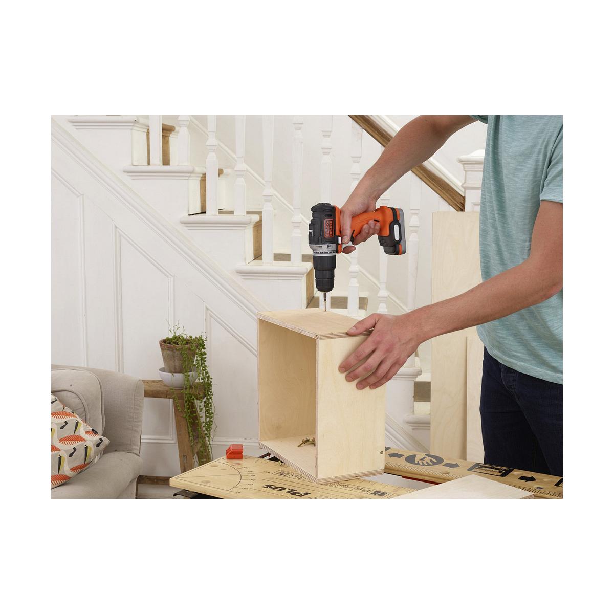 Black & Decker Juodas & Decker Suktuvas-gręžtuvas Juodas & Decker BDCHD12S1-XJ; 12 V; 1x1,5 Ah akum.