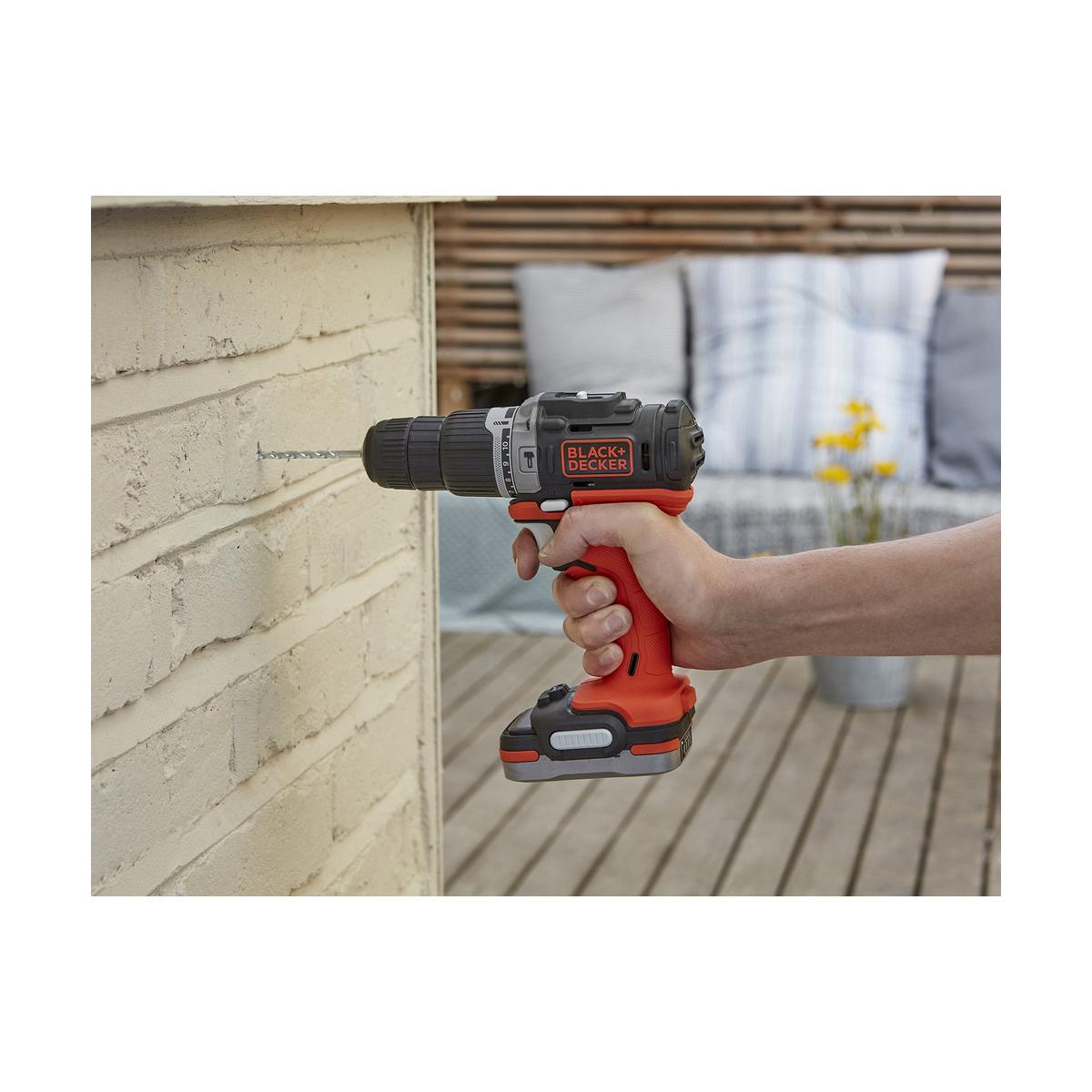 Black & Decker Juodas & Decker Suktuvas-gręžtuvas Juodas & Decker BDCHD12S1-XJ; 12 V; 1x1,5 Ah akum.