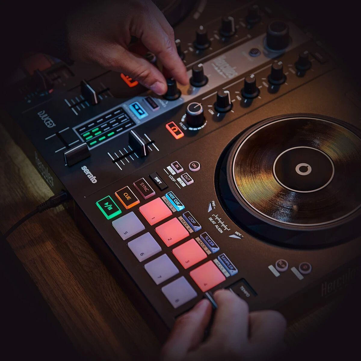 Hercules | DJControl Inpulse 300 MK2 | Garsiakalbiai | USB jungtis