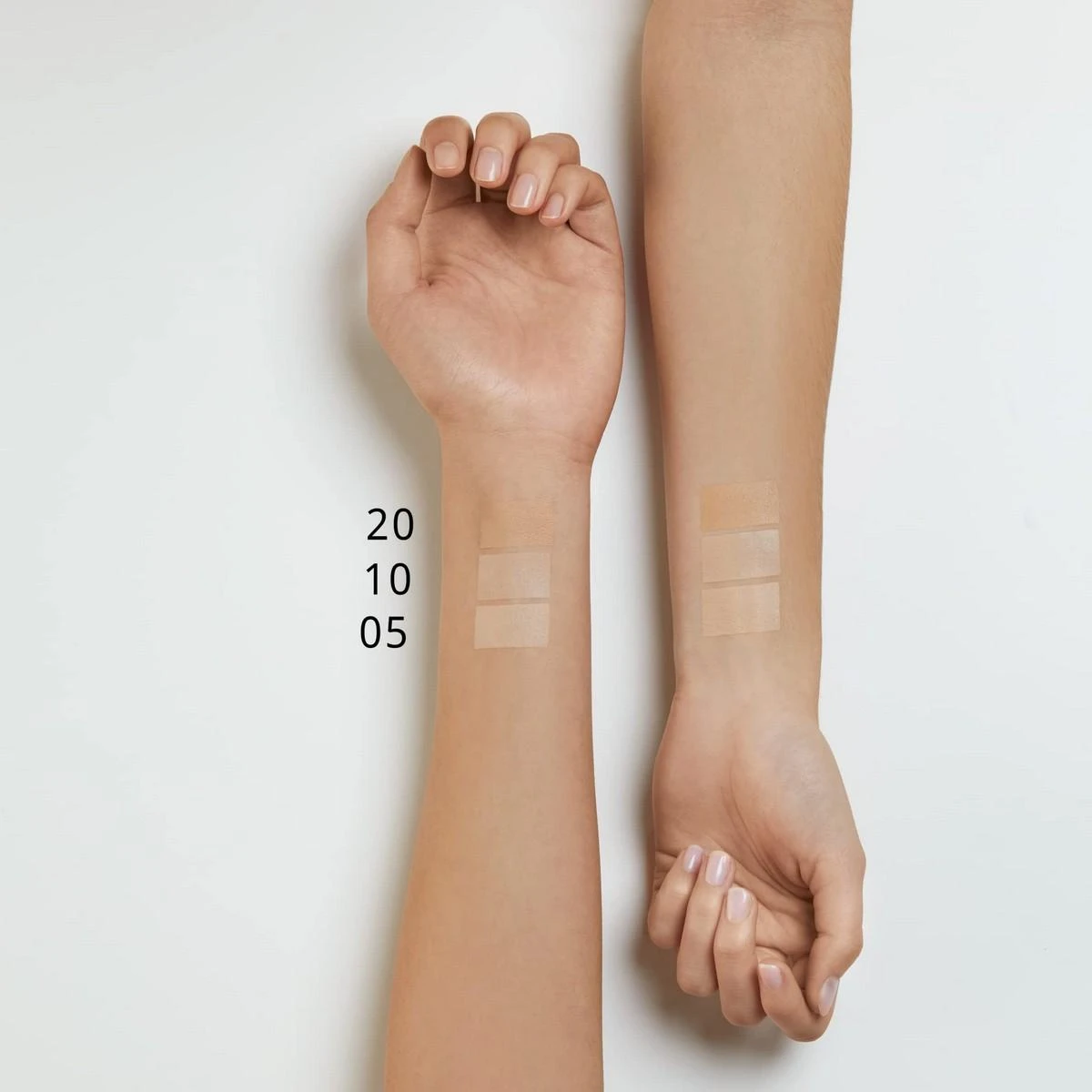 "Essence Cosmetics" maskuoklis "Skin Lovin' Sensitive Maskuoklis 10-Light" 3,50ml