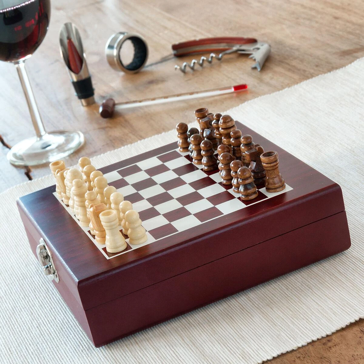 Vyno aksesuarų rinkinys ir šachmatai INNOVAGOODS 5260100602 16,5x4,5x14,5 cm