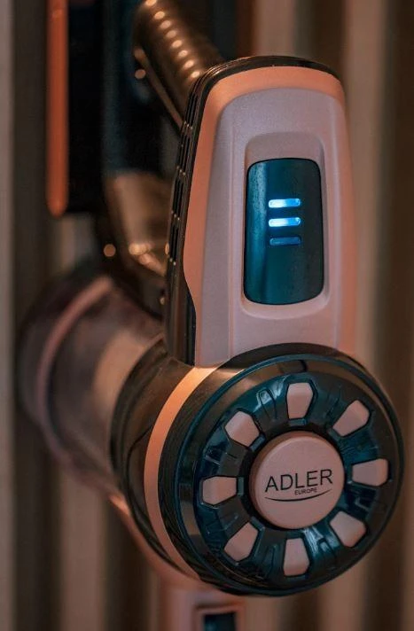 Adler AD 7044 rankinis dulkių siurblys be maišelio