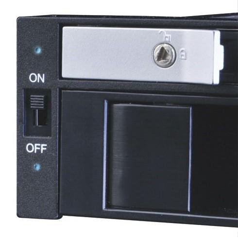 Akasa 5,25 colio lizdas, skirtas 1x 3,5" ir 1x 2,5" plius 2x USB 3.0