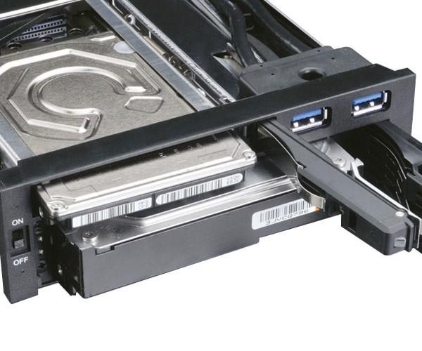 Akasa 5,25 colio lizdas, skirtas 1x 3,5" ir 1x 2,5" plius 2x USB 3.0