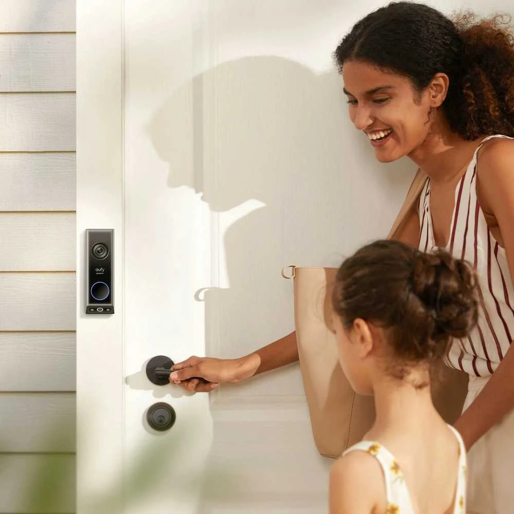 Anker Eufy Doorbell E340 su skambučiu