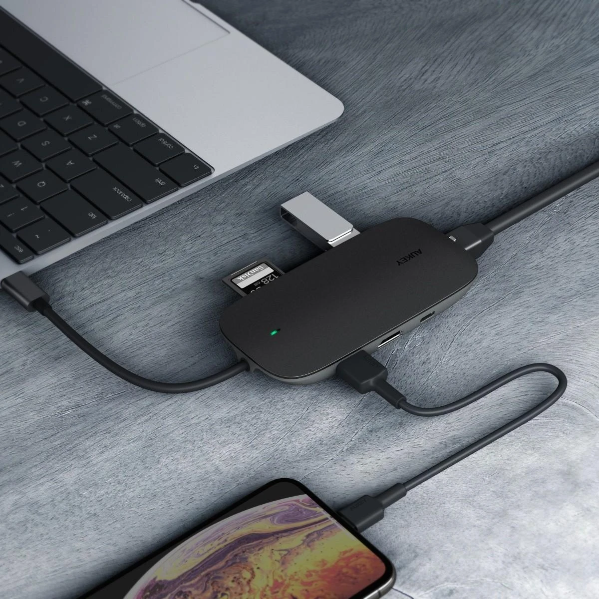 Aukey 8 Port USB 3.0 Type-C Hub CB-C71 Juodas