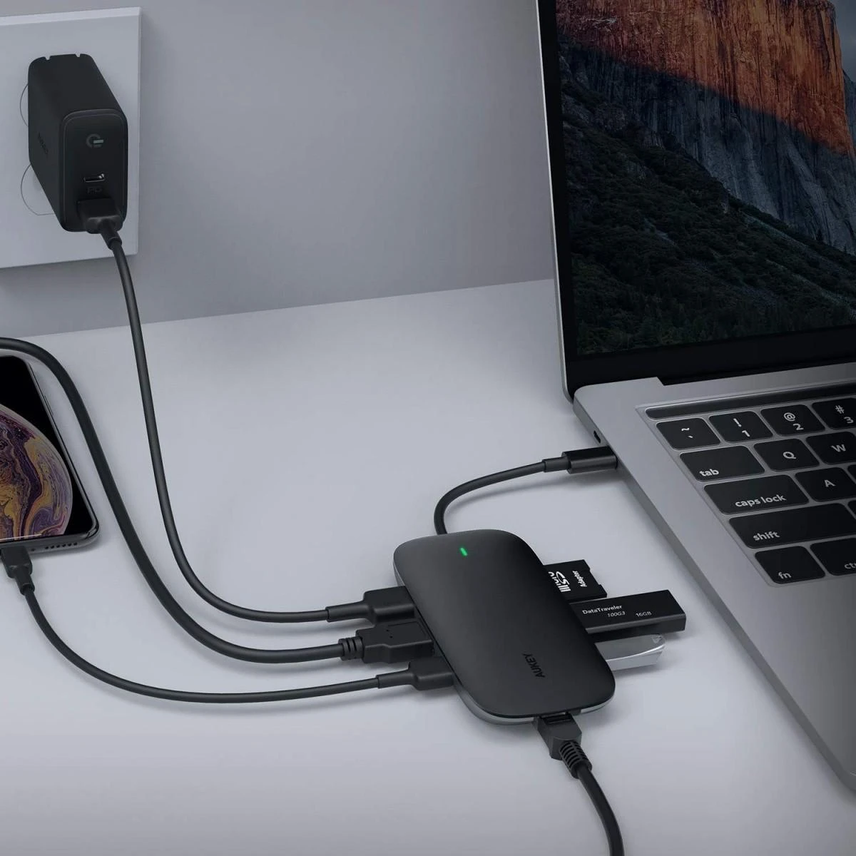 Aukey 8 Port USB 3.0 Type-C Hub CB-C71 Juodas
