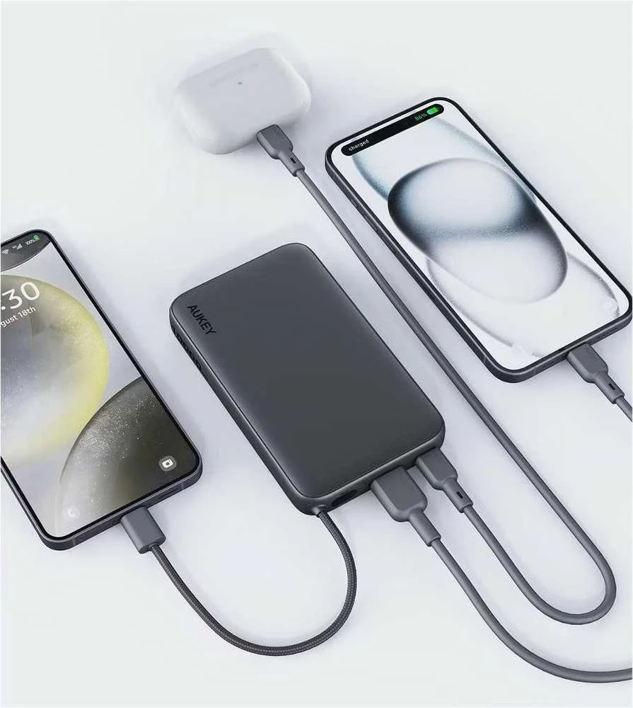 Aukey Pb-y53p išorinė baterija 10000 mAh 22,5 W 4xUSB kabelis USB-C