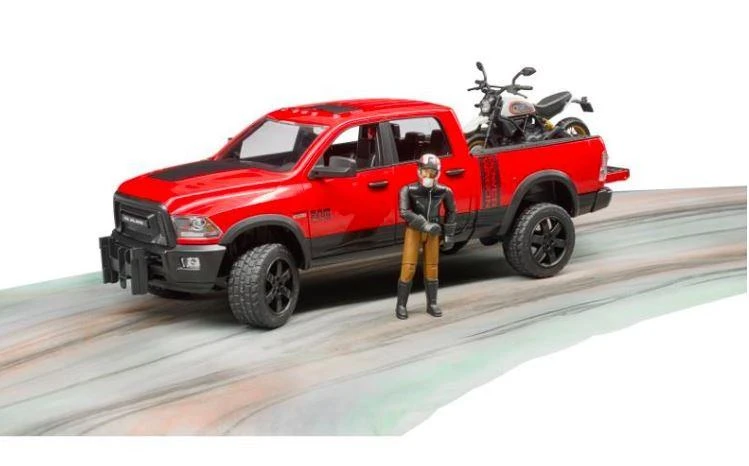 Džipas „Bruder Dodge RAM“ su motociklu ir vairuotoju, 3 m.+