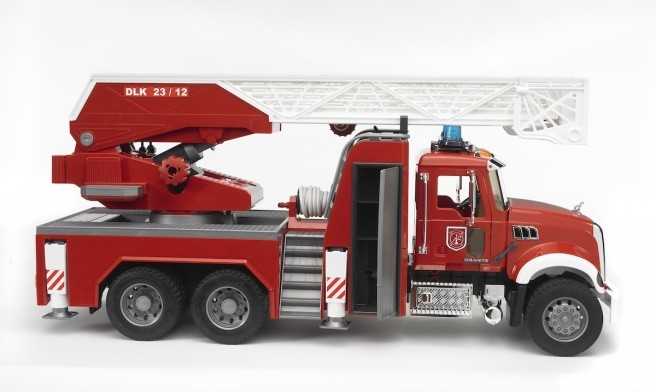Bruder MACK tuletõrjeauto veepumbaga
