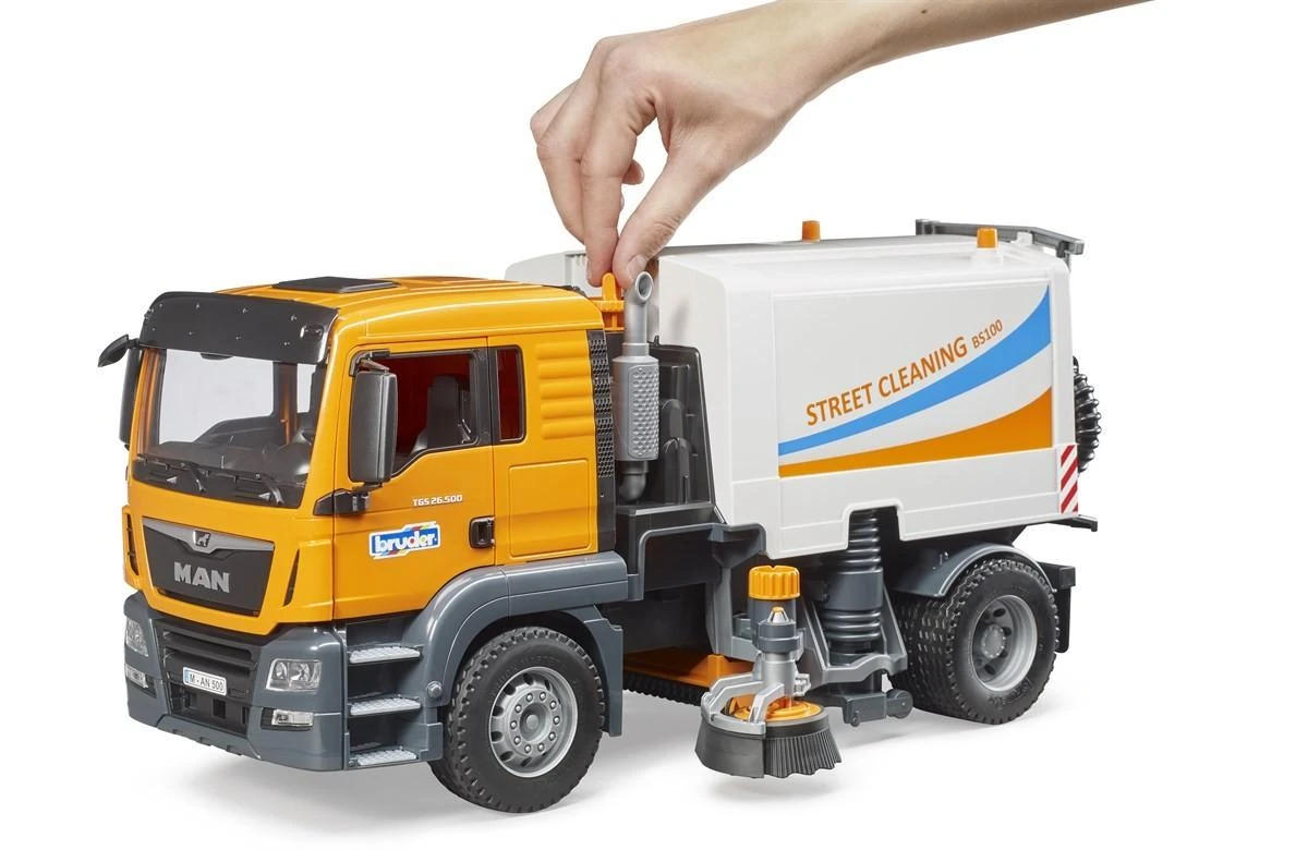 BRUDER gatvių valymo mašina MAN TGS, 03780