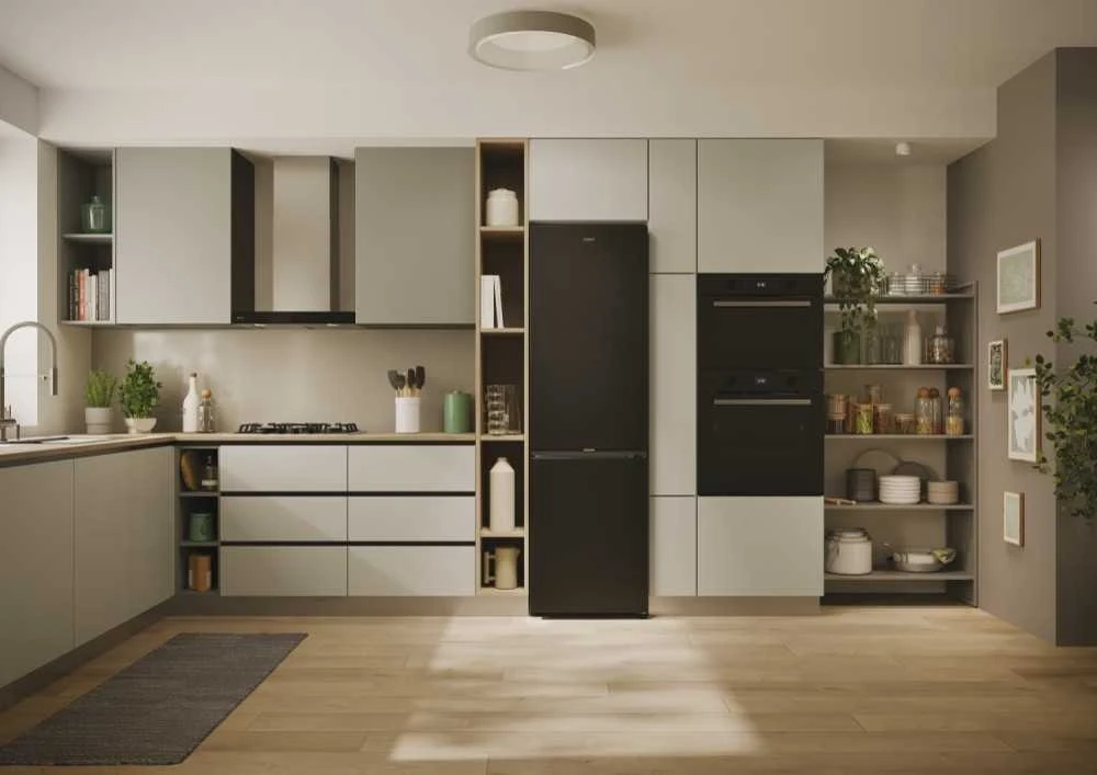 Candy Šaldytuvas | CNCQ2T518EB | Energy efficiency class E | Free standing | Combi | Height 182.5 cm | No Frost system | Šaldytuvas net capacity 197 L | Šaldiklis net capacity 82 L | 38 dB | Juodas