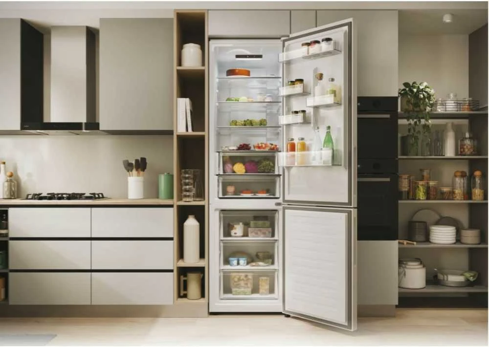 Candy Šaldytuvas | CNCQ2T620EW | Energy efficiency class E | Free standing | Combi | Height 205 cm | No Frost system | Šaldytuvas net capacity 289 L | Šaldiklis net capacity 120 L | Ekranas | 38 dB | Baltas