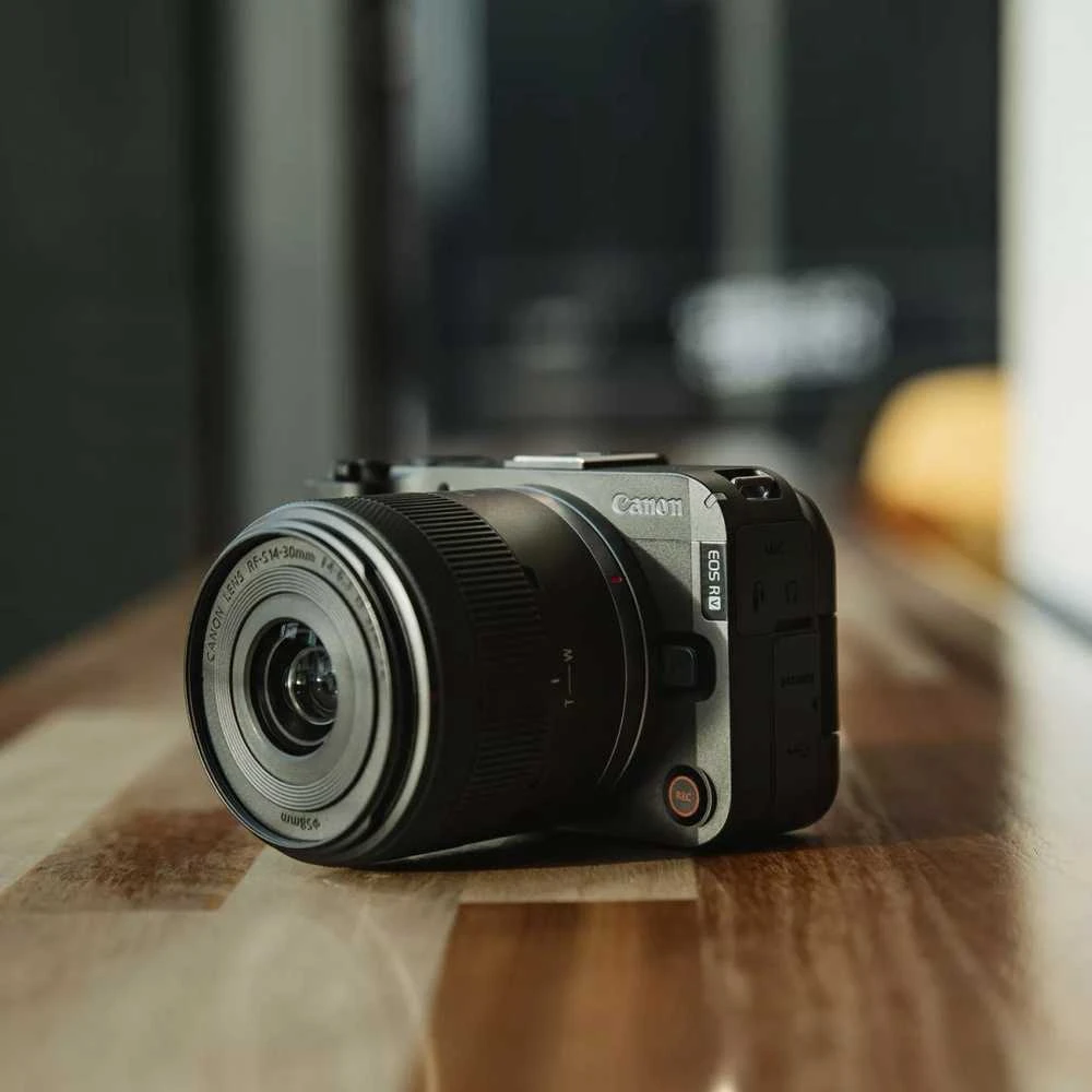 „Canon EOS R50 V“ + RF-S 14-30 mm F4-6.3 IS STM PZ