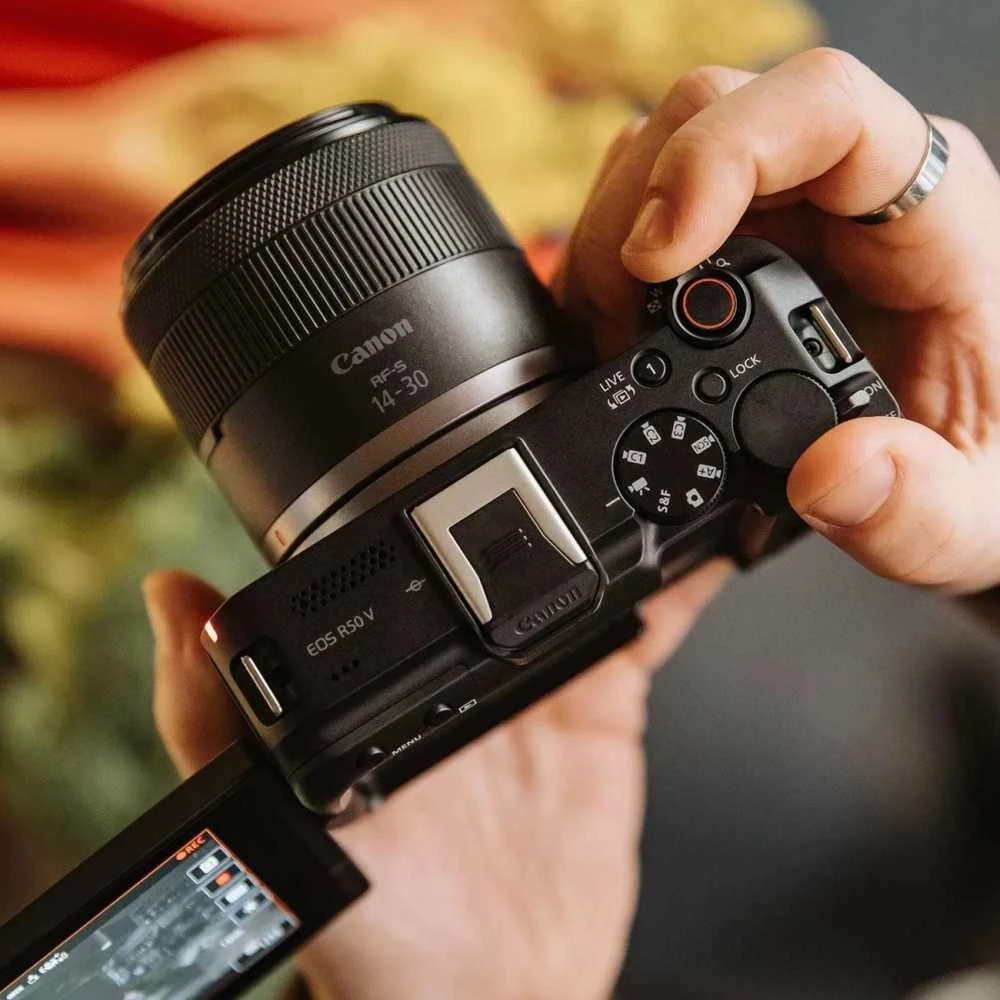 „Canon EOS R50 V“ + RF-S 14-30 mm F4-6.3 IS STM PZ