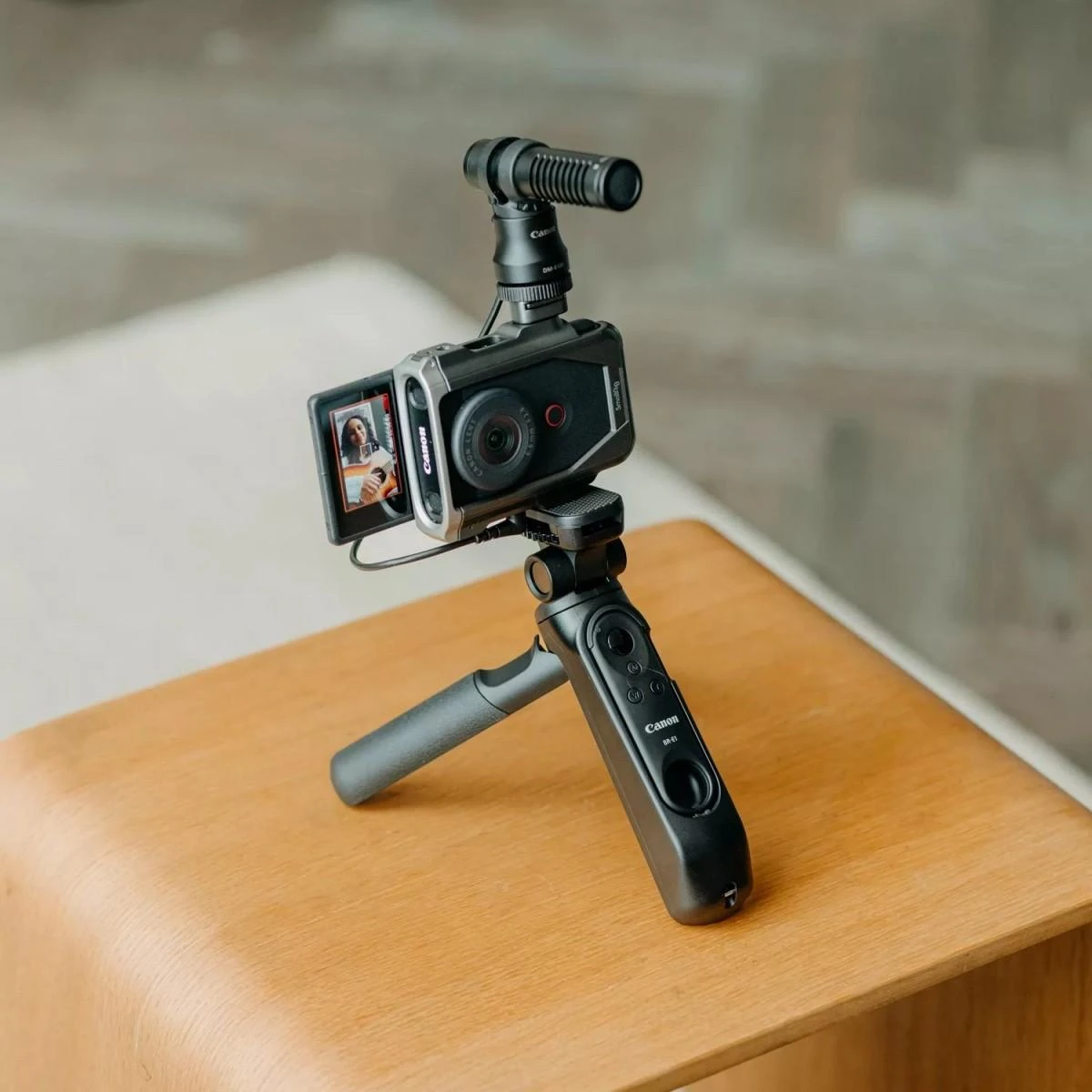 Canon PowerShot V10 Advanced Vlogging Kit Sidabrinė
