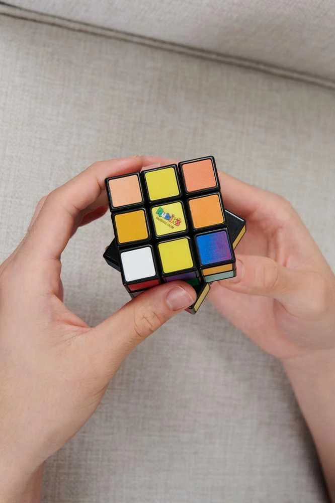 Spin Master RUBIK'S CUBE 3x3 Impossible - 6063974 - Rubiko kubas labai sudėtingas, spalva keičiasi priklausomai nuo kampų